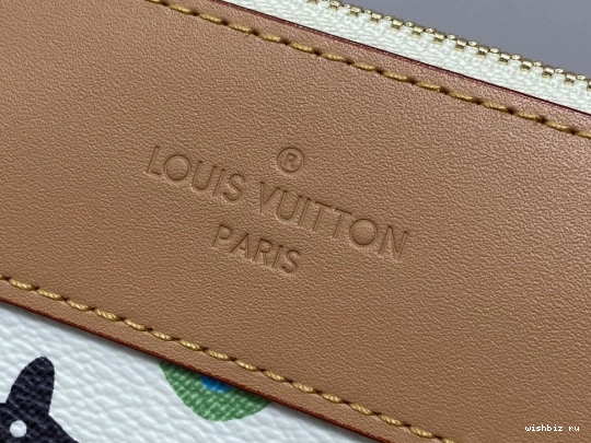 WIS POCHETTE VOYAGE SOUPLE-32*21*8CM LOUIS VUITTON 1025